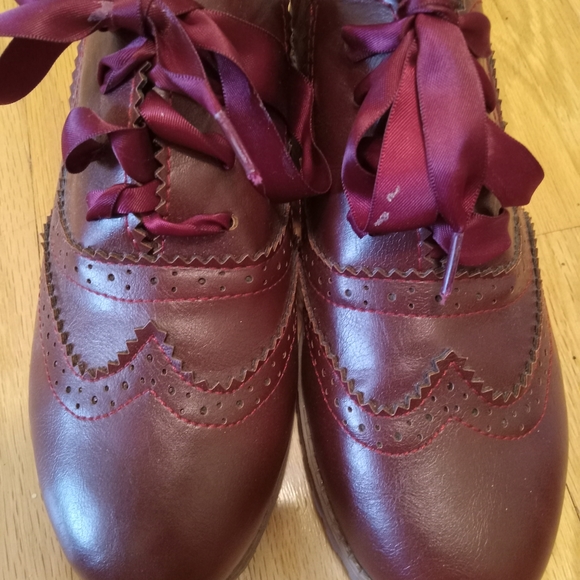 Burgundy Women's Oxford Shoes- Size 8 - Picture 2 of 5